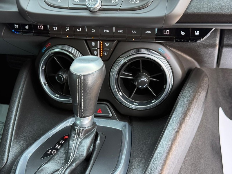Chevrolet Camaro Vehicle Image 18