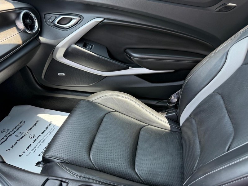 Chevrolet Camaro Vehicle Image 21