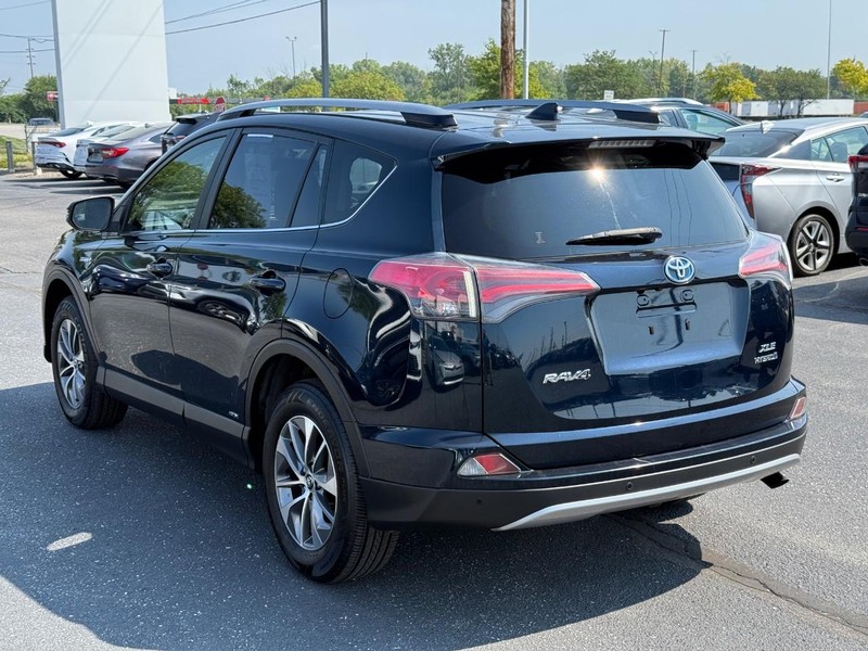Toyota RAV4 Hybrid Vehicle Image 05