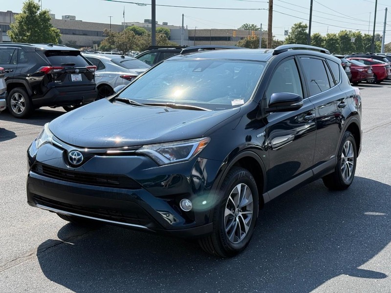 Toyota RAV4 Hybrid Vehicle Image 09