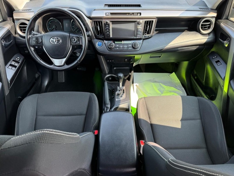 Toyota RAV4 Hybrid Vehicle Image 13