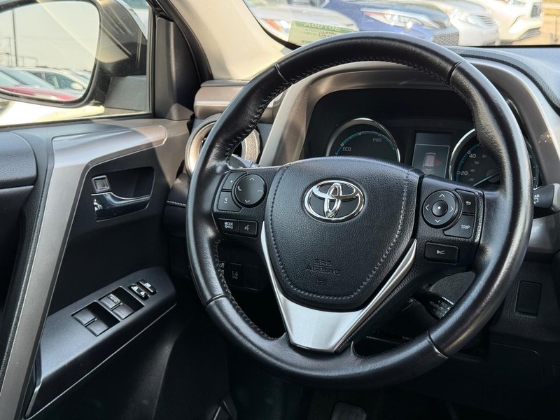 Toyota RAV4 Hybrid Vehicle Image 14