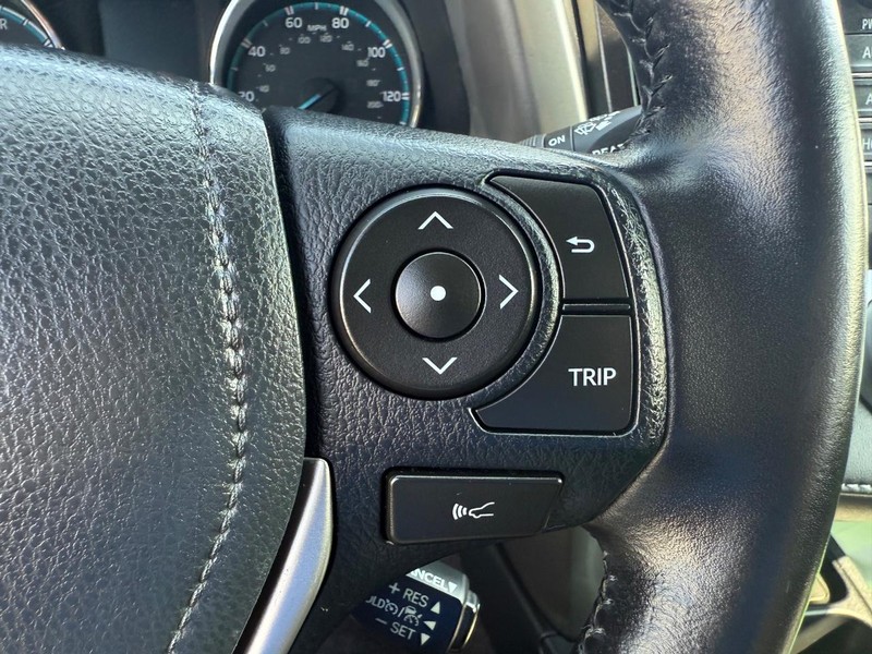 Toyota RAV4 Hybrid Vehicle Image 16