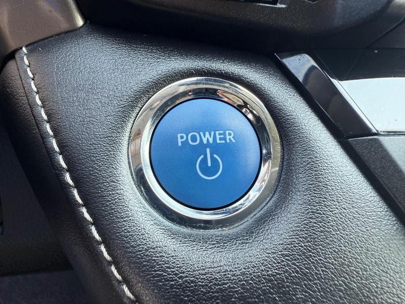 Toyota RAV4 Hybrid Vehicle Image 17