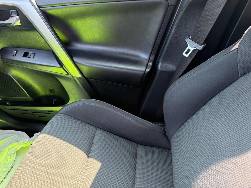 Toyota RAV4 Hybrid Vehicle Image 22