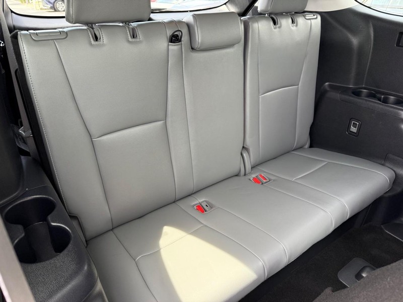 Toyota Highlander Vehicle Image 12