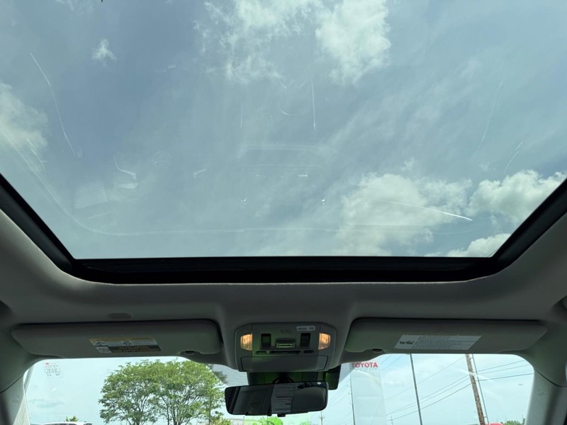 Toyota Highlander Vehicle Image 13