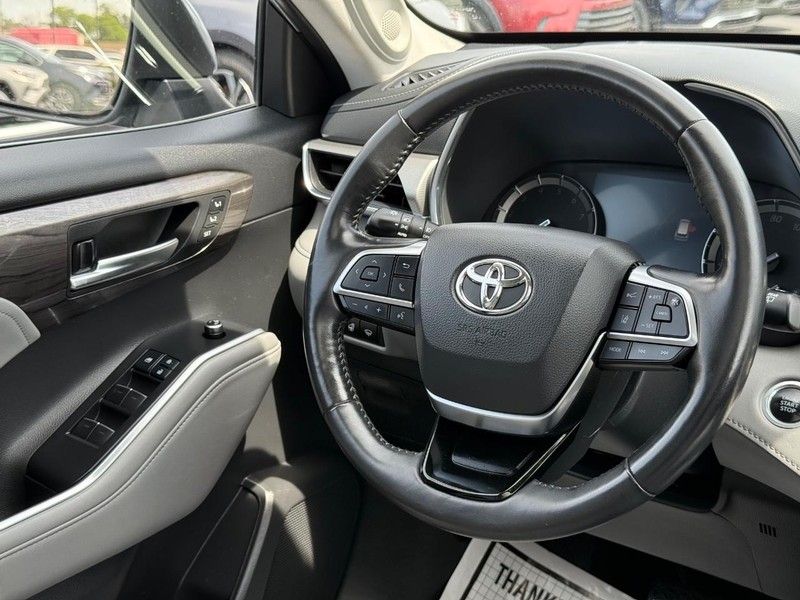 Toyota Highlander Vehicle Image 15