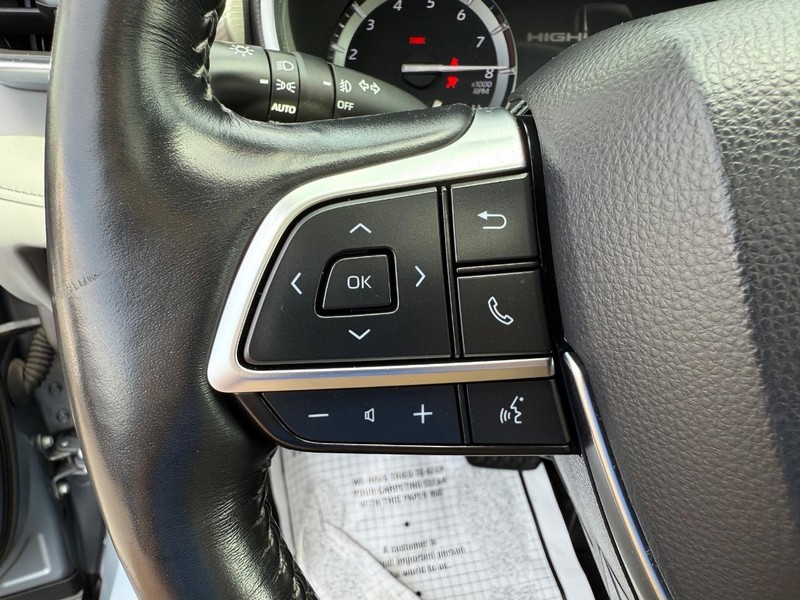 Toyota Highlander Vehicle Image 16