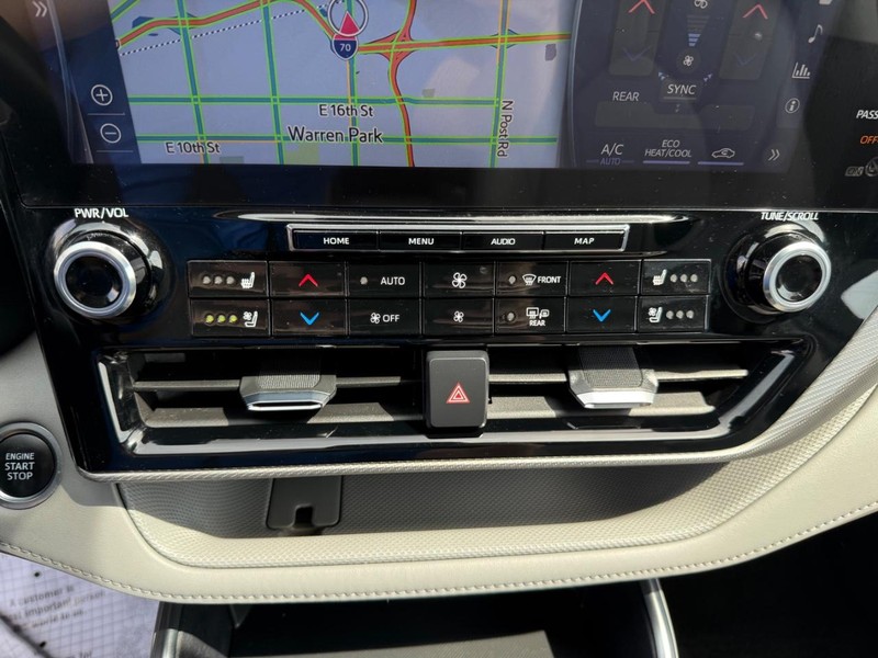 Toyota Highlander Vehicle Image 22