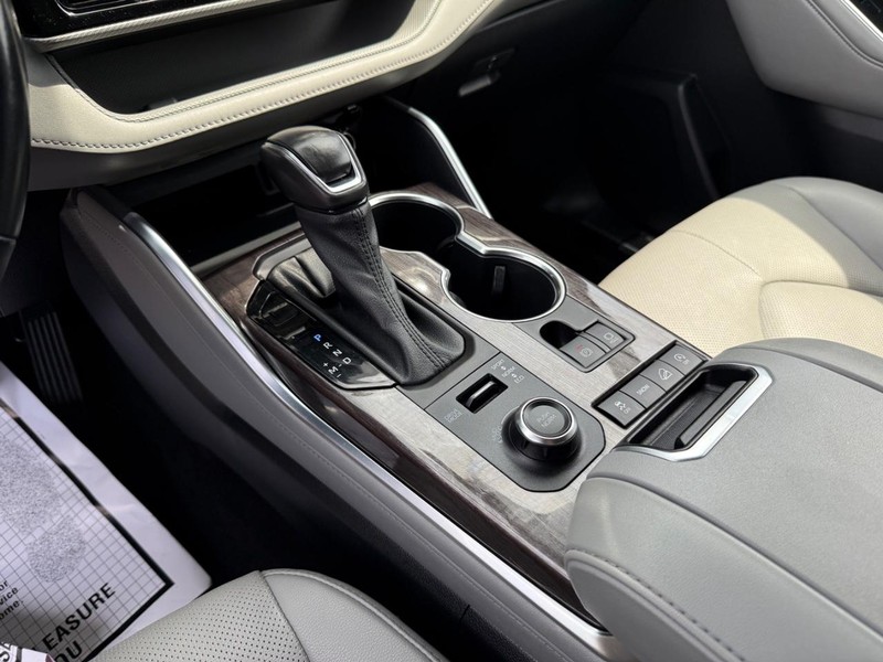 Toyota Highlander Vehicle Image 23