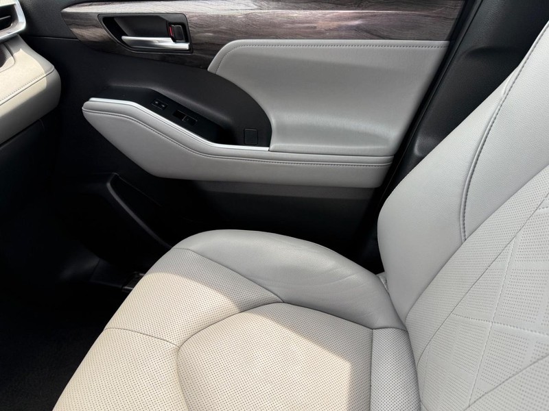 Toyota Highlander Vehicle Image 24