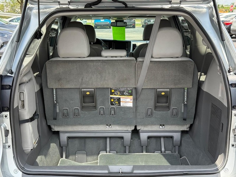 Toyota Sienna Vehicle Image 07