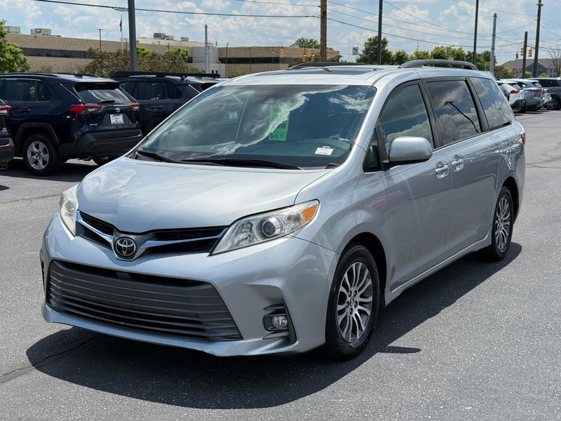 Toyota Sienna Vehicle Image 09