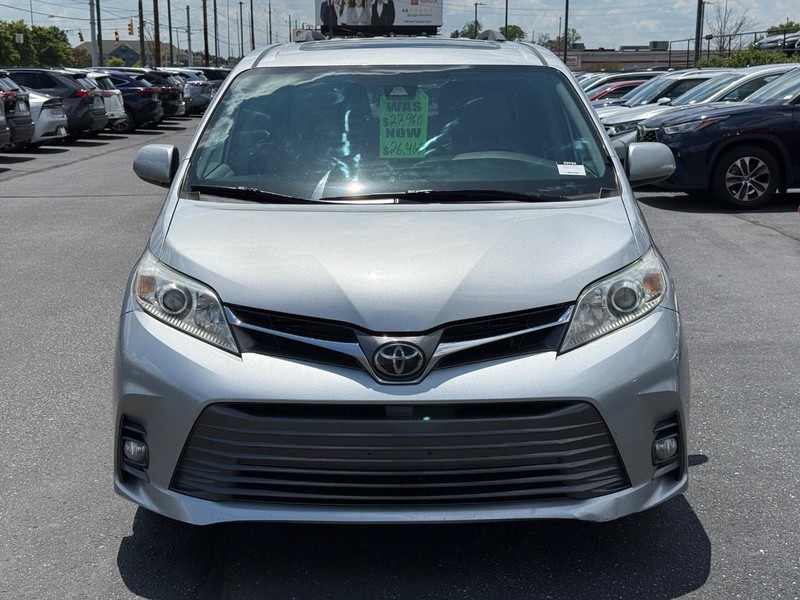 Toyota Sienna Vehicle Image 10