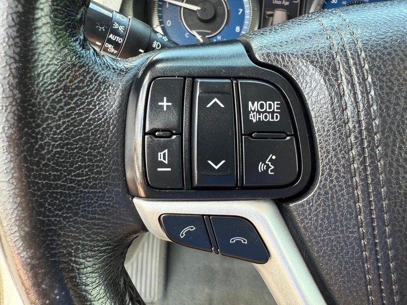 Toyota Sienna Vehicle Image 16