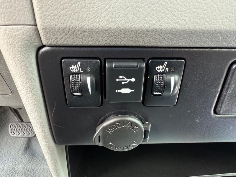 Toyota Sienna Vehicle Image 19