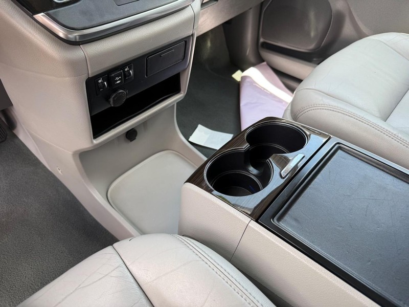 Toyota Sienna Vehicle Image 23