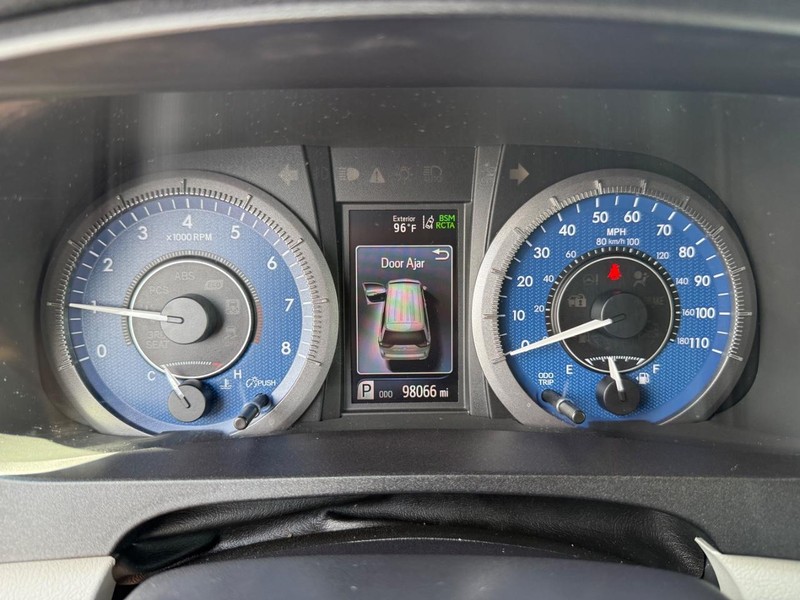 Toyota Sienna Vehicle Image 26