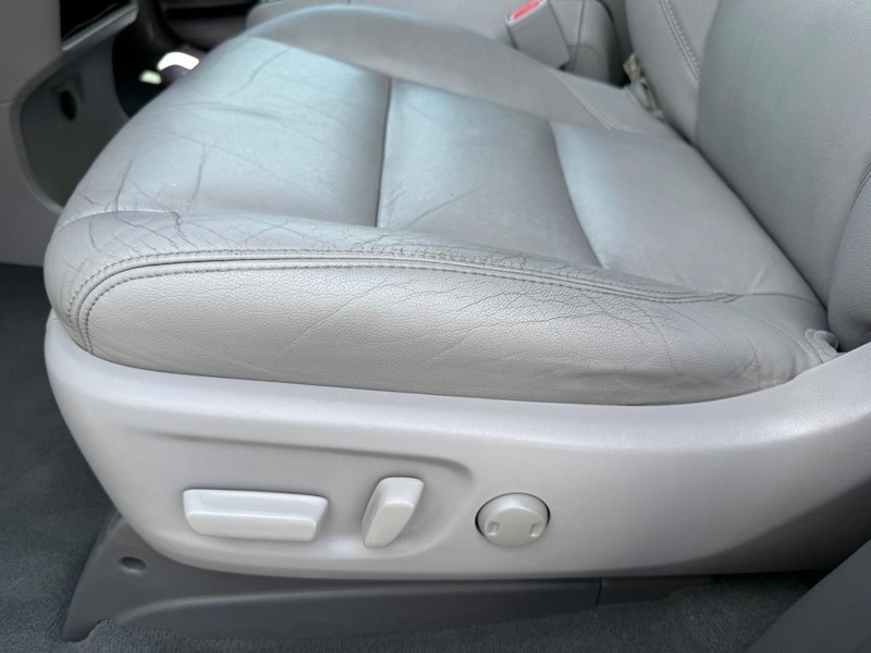 Toyota Sienna Vehicle Image 29