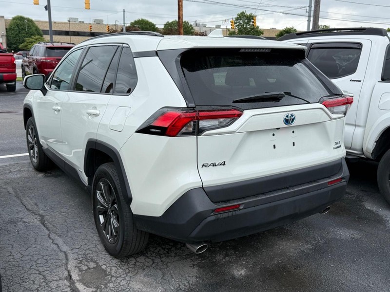 Toyota RAV4 Hybrid Vehicle Image 03