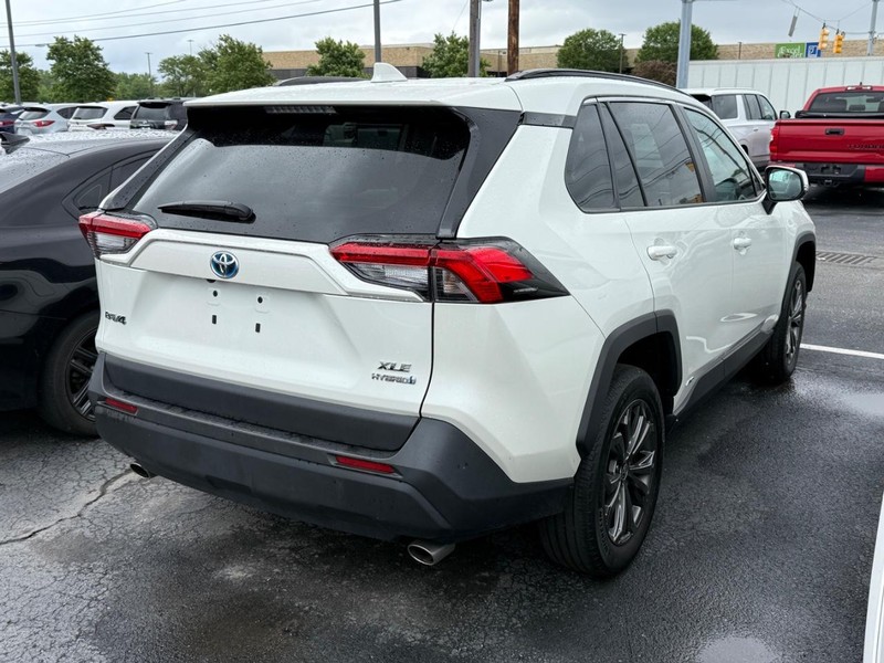 Toyota RAV4 Hybrid Vehicle Image 04