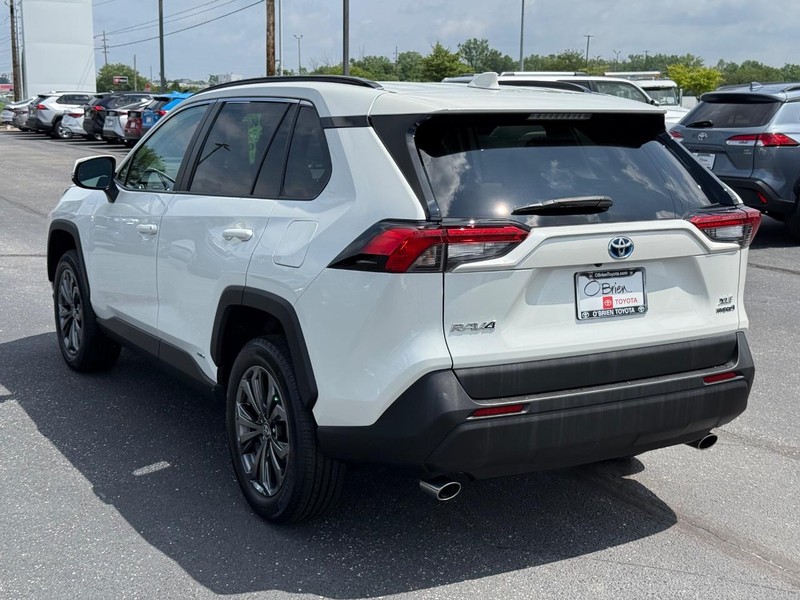 Toyota RAV4 Hybrid Vehicle Image 05