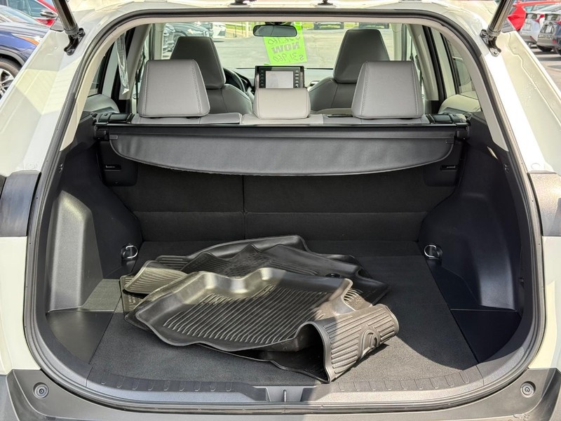 Toyota RAV4 Hybrid Vehicle Image 07