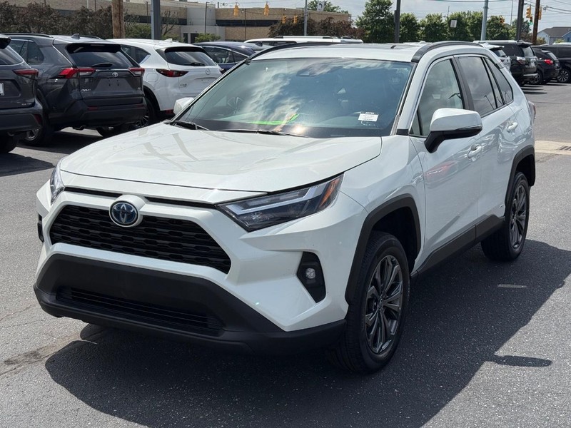 Toyota RAV4 Hybrid Vehicle Image 09