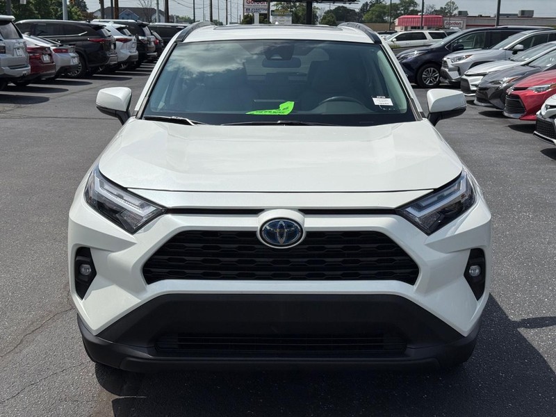 Toyota RAV4 Hybrid Vehicle Image 10