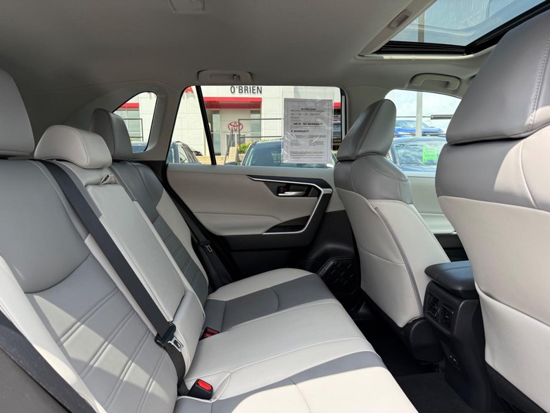 Toyota RAV4 Hybrid Vehicle Image 11