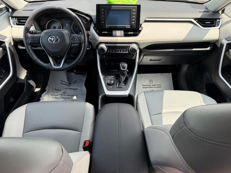 Toyota RAV4 Hybrid Vehicle Image 13