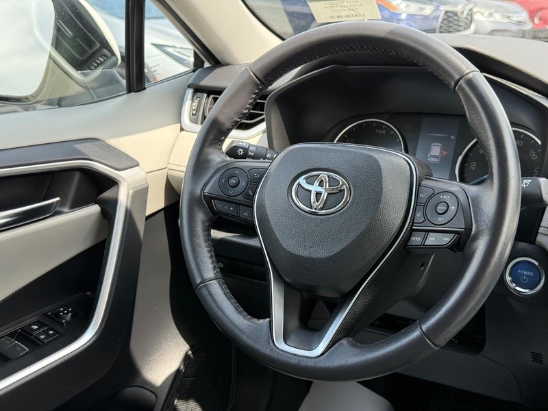 Toyota RAV4 Hybrid Vehicle Image 14