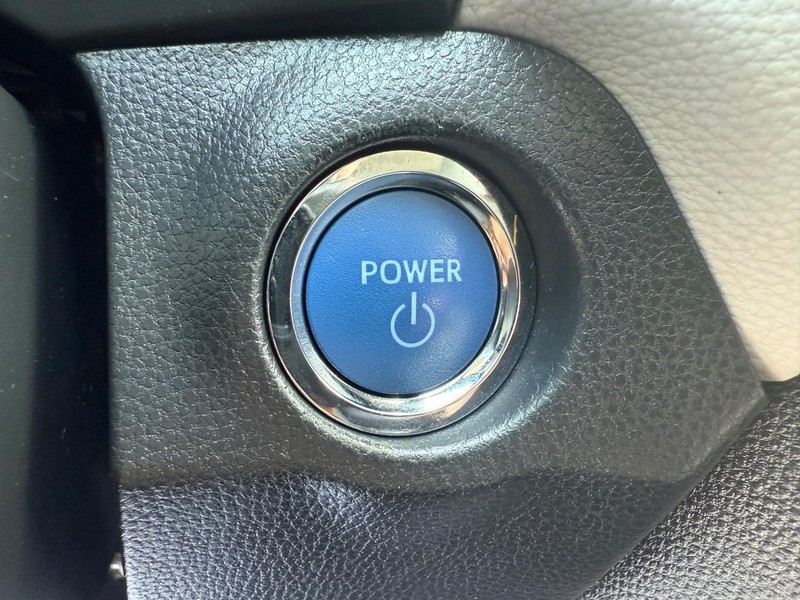 Toyota RAV4 Hybrid Vehicle Image 17