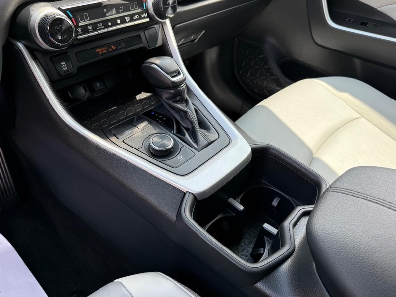 Toyota RAV4 Hybrid Vehicle Image 21