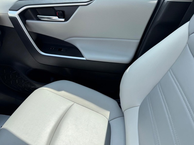 Toyota RAV4 Hybrid Vehicle Image 22