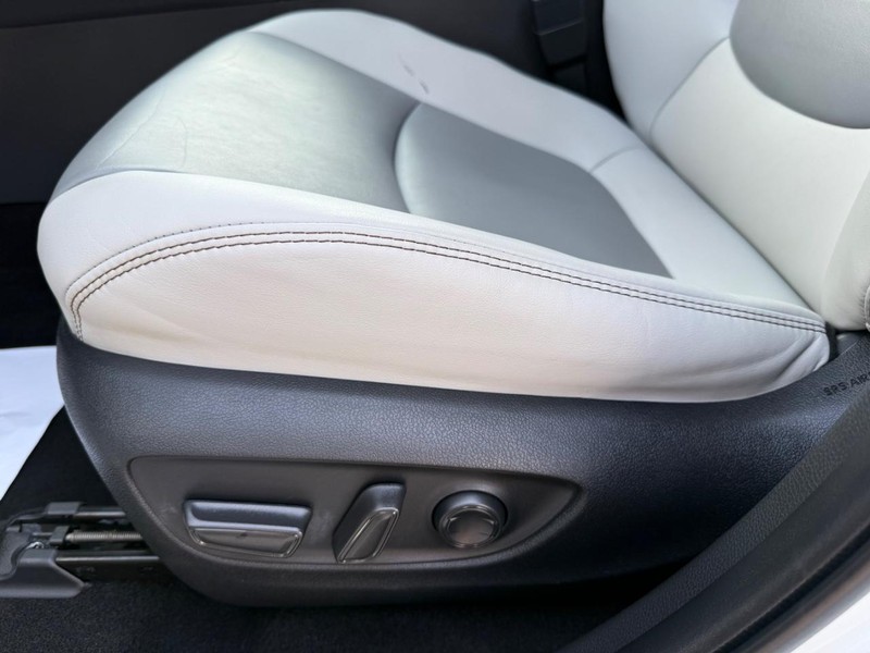 Toyota RAV4 Hybrid Vehicle Image 26