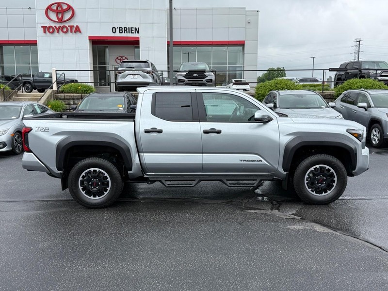 Toyota Tacoma 4WD Vehicle Image 02