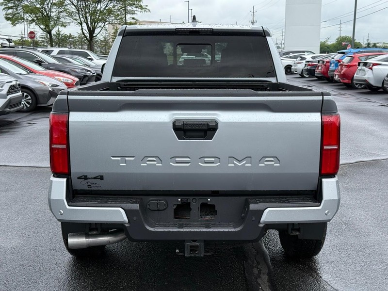 Toyota Tacoma 4WD Vehicle Image 04