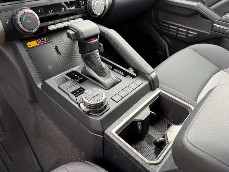 Toyota Tacoma 4WD Vehicle Image 21