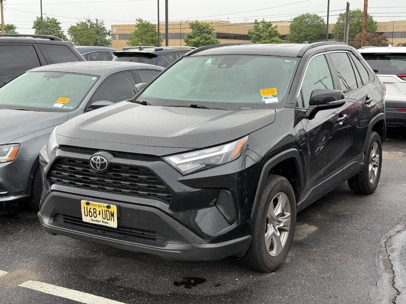 Toyota RAV4 Vehicle Image 02