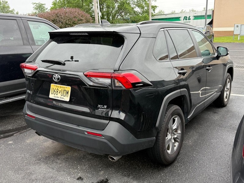 Toyota RAV4 Vehicle Image 04