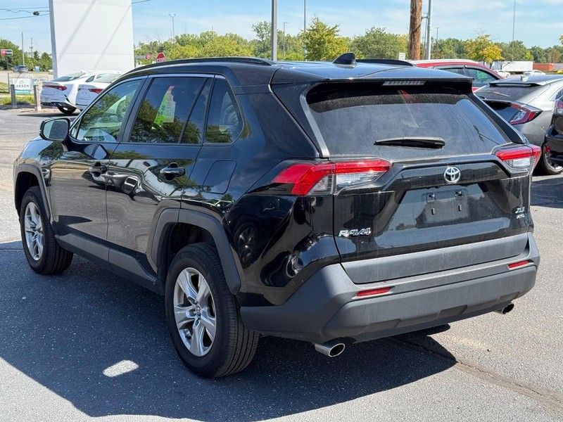 Toyota RAV4 Vehicle Image 05