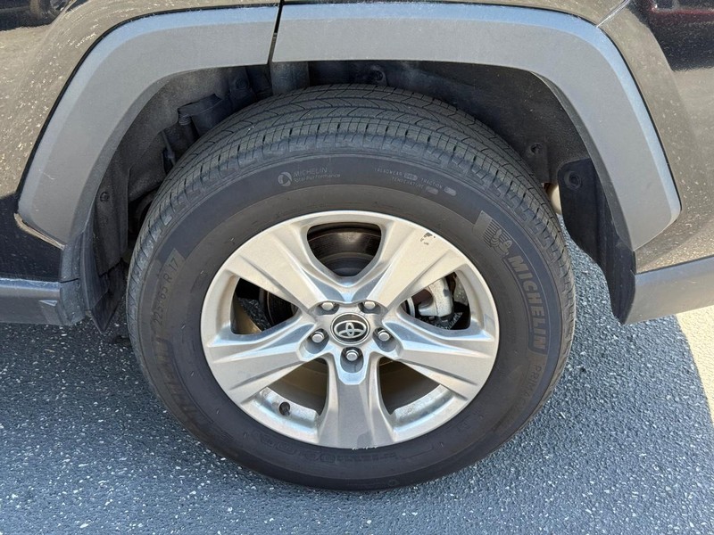 Toyota RAV4 Vehicle Image 06