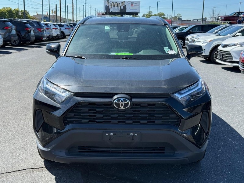 Toyota RAV4 Vehicle Image 09