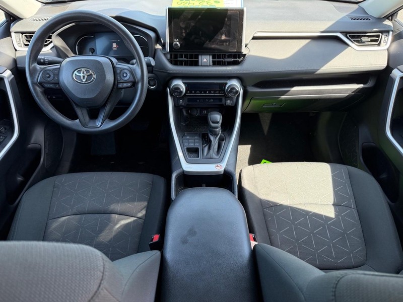 Toyota RAV4 Vehicle Image 11