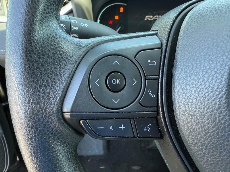 Toyota RAV4 Vehicle Image 13