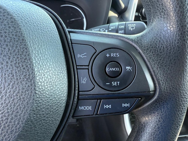 Toyota RAV4 Vehicle Image 14