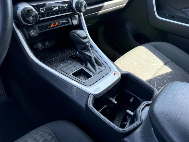 Toyota RAV4 Vehicle Image 19