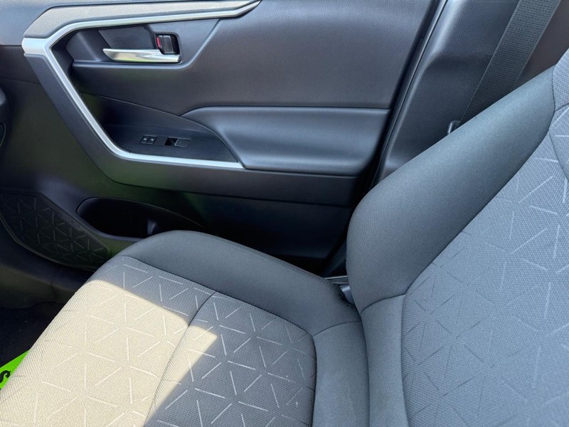 Toyota RAV4 Vehicle Image 20
